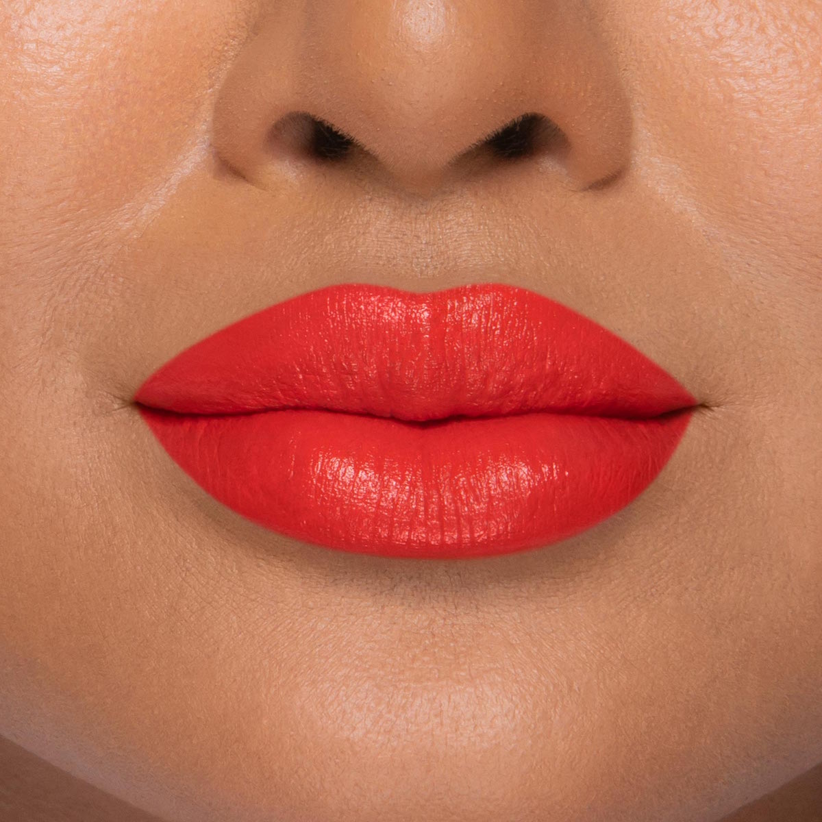 LADY BOLD LIPSTICK  (LABIAL CREMOSO)